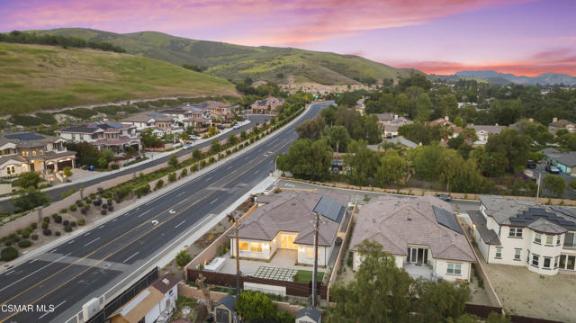 361 Toyon Court, Thousand Oaks CA: https://media.crmls.org/mediaz/e2ceb0c9-bee3-4481-bd0e-a7ddb10d7a3f.jpg