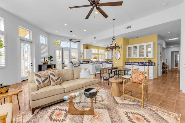 77440 Calle Ensenada, La Quinta CA: https://media.crmls.org/mediaz/e2cebc52-9fa9-42d8-8ff6-d3dd74202655.jpg