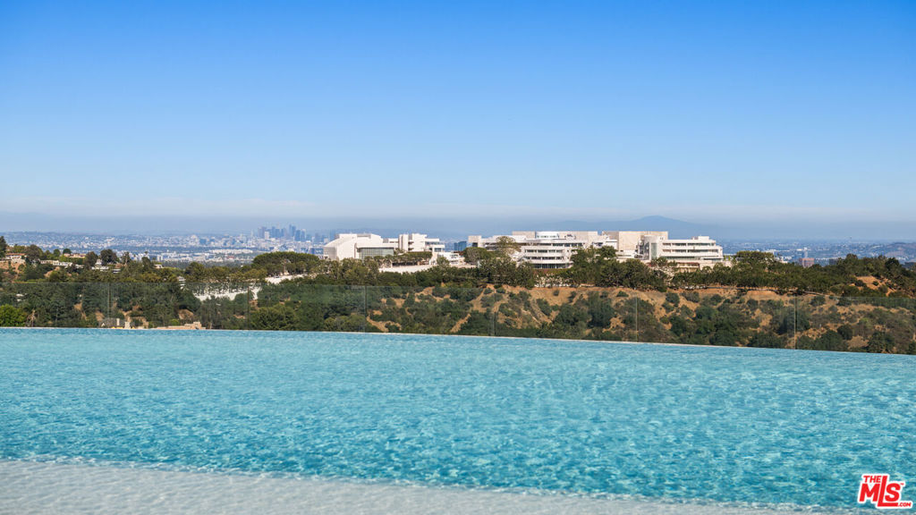 MLS #25570957 img 16