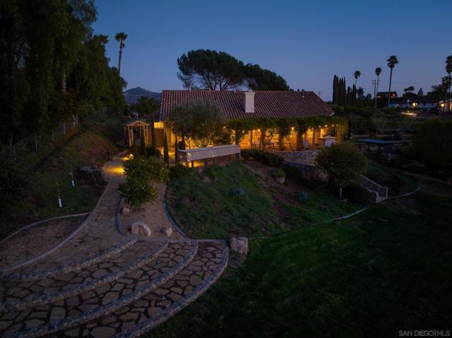 2610 Sunset Hills, Escondido CA: https://media.crmls.org/mediaz/e2cf9669-6ef0-4c65-ba94-9f9fdb90310e.jpg