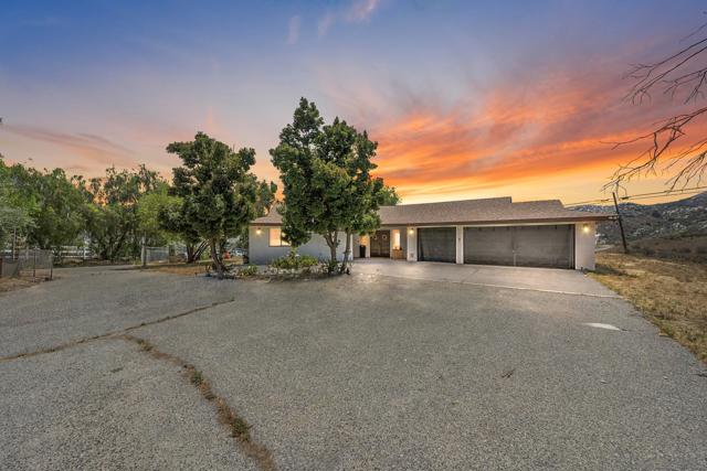 9231 Gawn Trl, Moreno Valley CA: https://media.crmls.org/mediaz/e2d01993-4a2e-43da-8a94-cad8f6125fdd.jpg