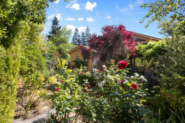 620 Olive Street, Menlo Park CA: https://media.crmls.org/mediaz/e2d060ac-0d17-4c0e-9dd6-1b538992eaf1.jpg