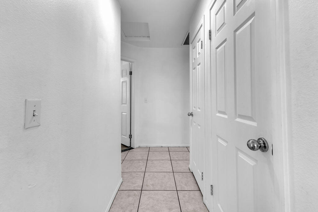 https://media.crmls.org/mediaz/e2d0b7e6-afb7-4c80-b629-eb9ac0cd4ffa.jpg?preset=X-Large