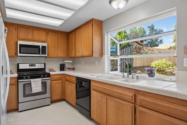 11881 Silver Spur Street, Ojai CA: https://media.crmls.org/mediaz/e2d0d60e-7b4b-436d-be91-3ef6e149dad1.jpg