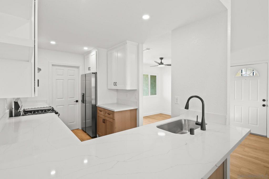 MLS #250045021SD image #9