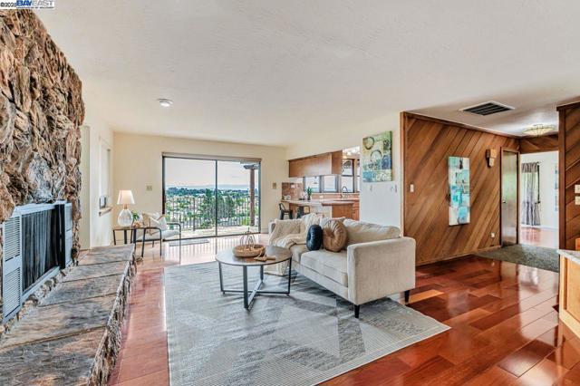 31865 Chicoine Ave, Hayward CA: https://media.crmls.org/mediaz/e2d149eb-9d17-4a48-b5d3-c2200fb6140c.jpg
