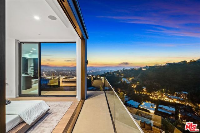 1565 Haslam Terrace, Los Angeles CA: https://media.crmls.org/mediaz/e2d1a2ac-f5a2-448b-97e0-a031dfa3b013.jpg