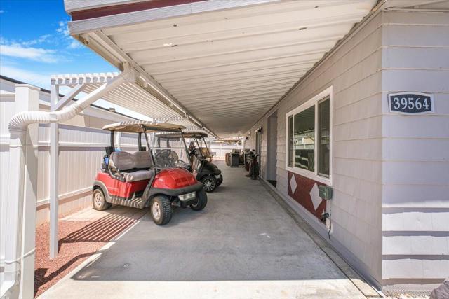 39564 Ciega Creek Drive, Palm Desert CA: https://media.crmls.org/mediaz/e2d22c13-5fe2-43f4-8089-6fb3eeac3b00.jpg