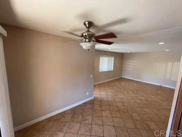 3796 San Ramon Dr, Oceanside CA: https://media.crmls.org/mediaz/e2d28492-4aed-4388-a683-3bfeb10d7b38.jpg