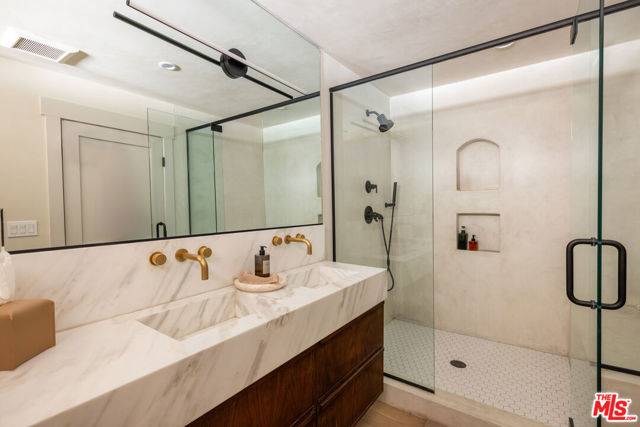 1715 S Kingsley Drive, Los Angeles CA: https://media.crmls.org/mediaz/e2d2ffb1-37f7-4d7c-ac76-e8105cb52dd7.jpg