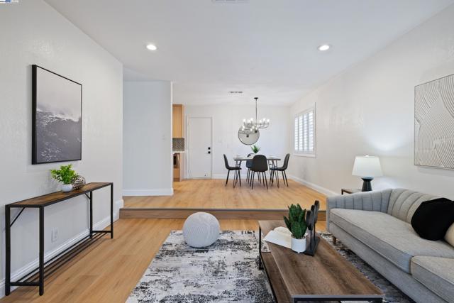 4501 Alice Way, Union City CA: https://media.crmls.org/mediaz/e2d3076e-6c9b-417e-8b2c-60ad0f6148e2.jpg