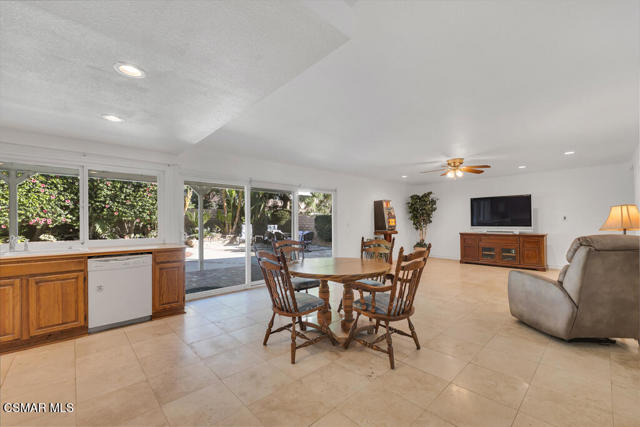 2108 N Brower Street, Simi Valley CA: https://media.crmls.org/mediaz/e2d3bfc6-68ad-4292-b054-df9eaff81f1a.jpg