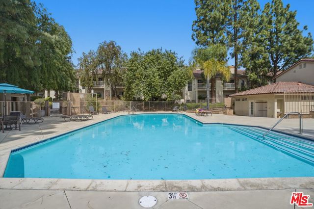675 Oak Run Trail, Oak Park CA: https://media.crmls.org/mediaz/e2d5166a-ad45-431e-bafd-7f501ada74dd.jpg