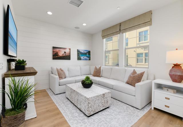 Detail Gallery Image 5 of 30 For 319 Lagoon Way, Santee,  CA 92071 - 2 Beds | 2 Baths