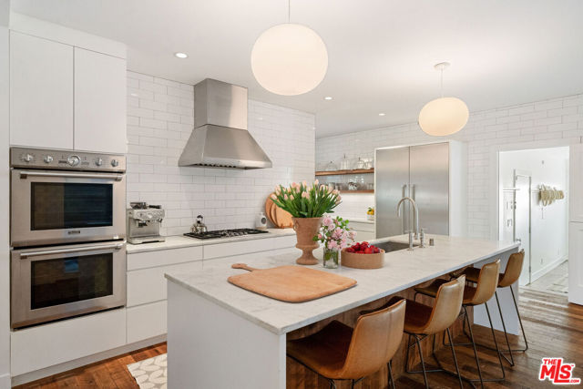 729 Superba Avenue, Venice CA: https://media.crmls.org/mediaz/e2d6804f-ed52-4e00-9e5d-01a7a7ace5c2.jpg
