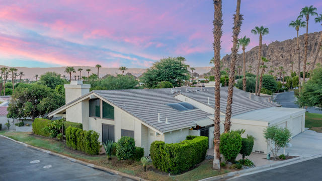 46510 Arapahoe Drive, Indian Wells CA: https://media.crmls.org/mediaz/e2d77058-d983-4e55-9a5a-98124ce365aa.jpg