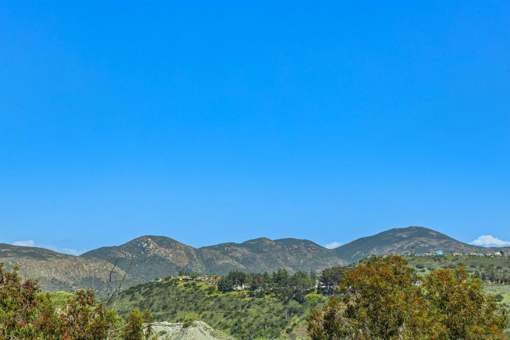 https://media.crmls.org/mediaz/e2d79ad8-1f31-4710-bdd5-3540b262fde0.jpg?preset=X-Large