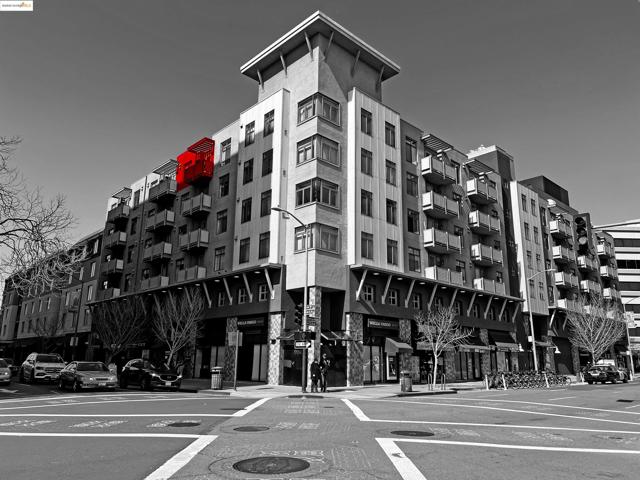 989 Franklin St, Oakland CA: https://media.crmls.org/mediaz/e2d7b69b-80ba-4033-8c48-e22e5400149b.jpg