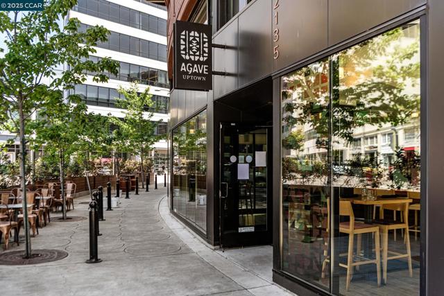438 W Grand Ave, Oakland CA: https://media.crmls.org/mediaz/e2d8c9b8-c725-46ac-b687-61b7fa99e16f.jpg