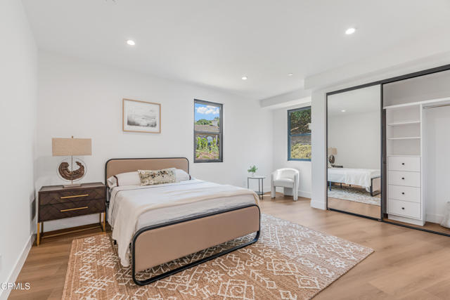 265 W Kelly Road, Thousand Oaks CA: https://media.crmls.org/mediaz/e2d8d46f-a91d-432a-86b5-a0d4fe958402.jpg