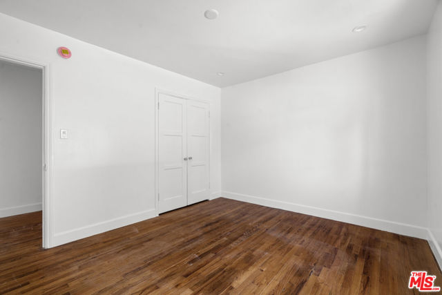 616 Sunset Avenue, Venice CA: https://media.crmls.org/mediaz/e2d91124-a939-44e3-890d-40d9eb9a6be3.jpg