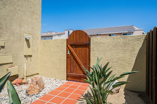 5114 Marlin Way, Oxnard CA: https://media.crmls.org/mediaz/e2d962f2-7594-477f-a87f-7321ec683a84.jpg