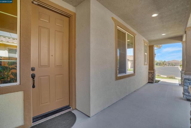 8275 Brookhaven Cir, Discovery Bay CA: https://media.crmls.org/mediaz/e2d9ea33-9a89-41b5-a9ca-d50c31a23346.jpg