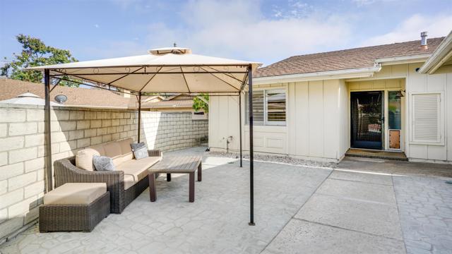 Detail Gallery Image 8 of 26 For 3135 Camino Crest Dr, Oceanside,  CA 92056 - 3 Beds | 2 Baths