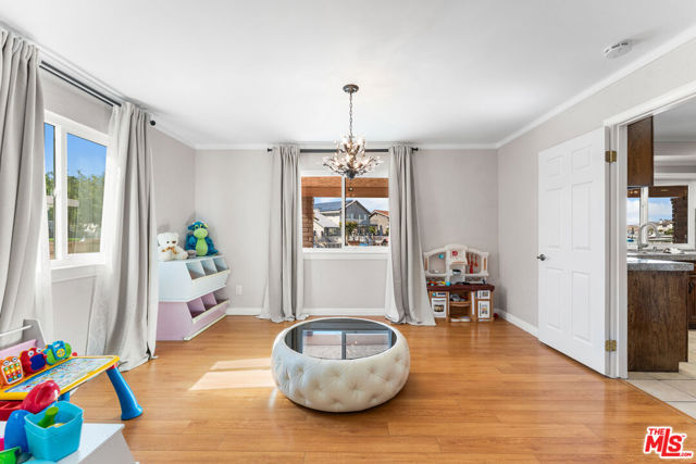 18032 Mariner Drive, Victorville CA: https://media.crmls.org/mediaz/e2da9edc-3cc2-40e9-9ed3-d511e73b6e8e.jpg