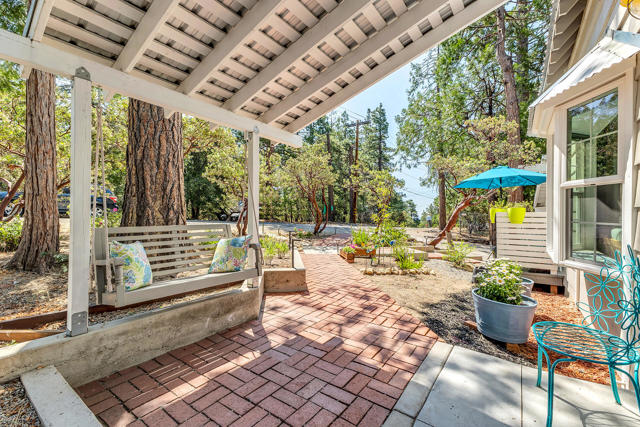 53125 Overlook Drive, Idyllwild CA: https://media.crmls.org/mediaz/e2daa3f5-f676-4335-beb6-fcd33ecb14e0.jpg