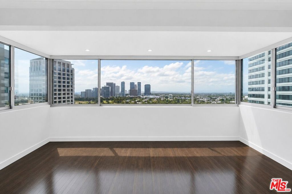865 Comstock Avenue #16C