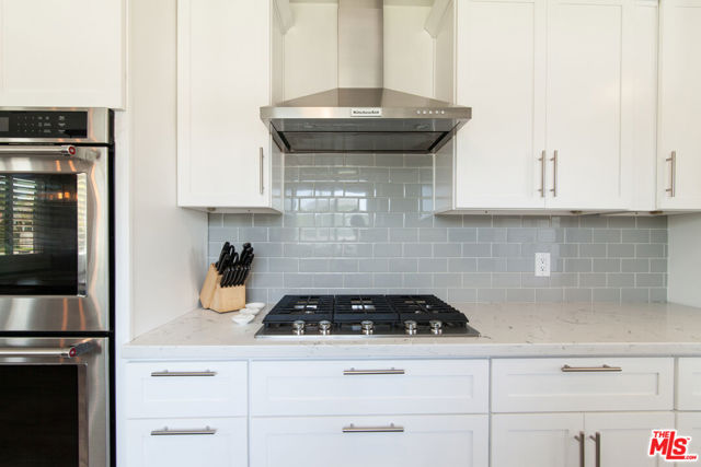 3920 W Clark Avenue, Burbank CA: https://media.crmls.org/mediaz/e2db5669-5203-4746-abfd-a0126eb4b260.jpg