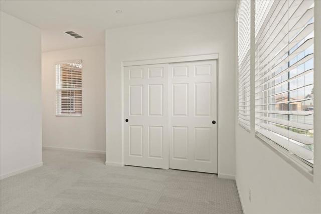 829 Crow Creek Circle, Galt CA: https://media.crmls.org/mediaz/e2db8661-26b1-46eb-8224-f0d682939bc8.jpg