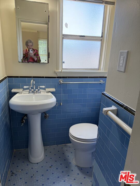 1306 S Mansfield Avenue, Los Angeles CA: https://media.crmls.org/mediaz/e2dbd1aa-9ef0-48a6-8051-15ed6323d9ac.jpg