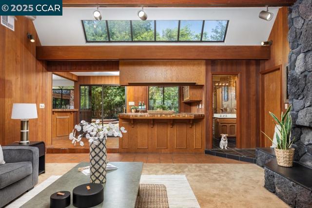 216 Castle Glen Rd, Walnut Creek CA: https://media.crmls.org/mediaz/e2dc7e0a-cf16-4c50-8b94-e47c5d6fd67c.jpg