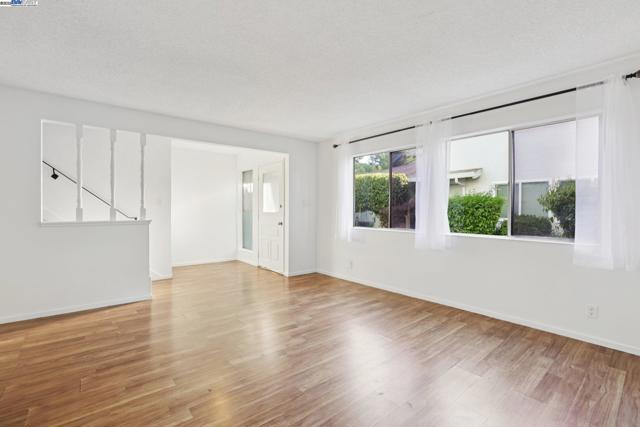 1042 Mohr Ln, Concord CA: https://media.crmls.org/mediaz/e2dc9b09-fdf2-4b8a-8eee-013adcf540f6.jpg