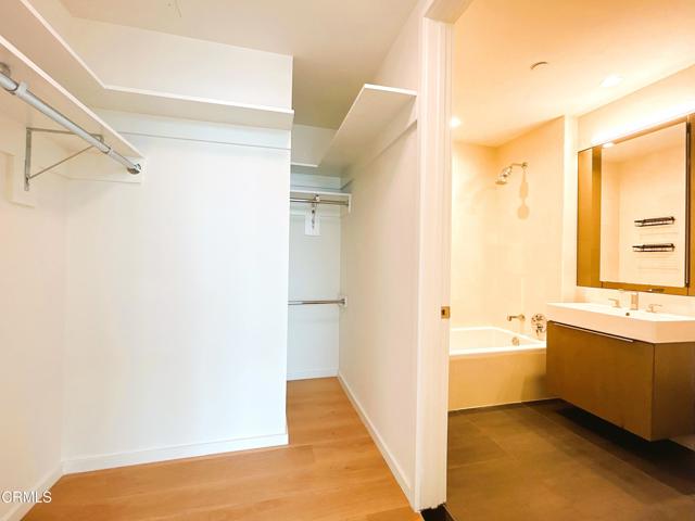 Detail Gallery Image 7 of 23 For 889 Francisco St #3608,  Los Angeles,  CA 90017 - 2 Beds | 2 Baths