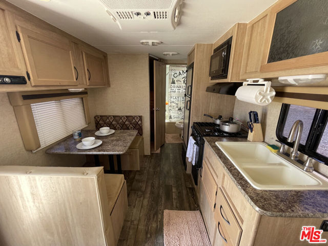 8144 Jefferson Street, Mojave CA: https://media.crmls.org/mediaz/e2de480d-5916-477e-8c73-d4871efb99bd.jpg