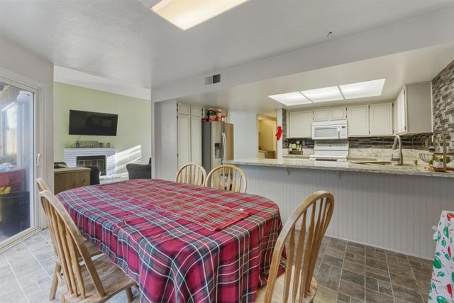 Detail Gallery Image 8 of 18 For 320 Rolling Hills Ln, San Marcos,  CA 92069 - 3 Beds | 2 Baths