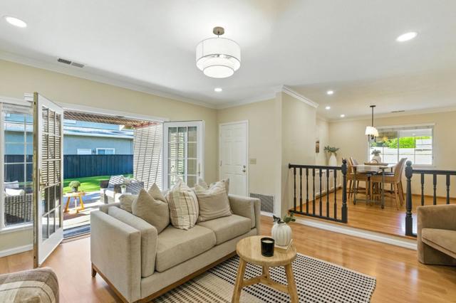 2188 Yorkshire Way, Mountain View CA: https://media.crmls.org/mediaz/e2debcf5-df15-4f1a-afc3-aaa914968d1d.jpg