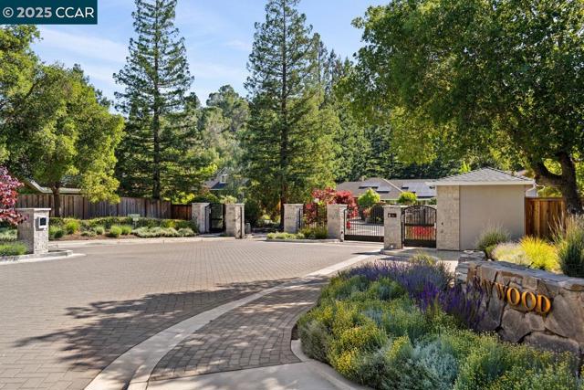 3369 Stage Coach Dr, Lafayette CA: https://media.crmls.org/mediaz/e2decabb-4ed5-4886-a9b7-0d0a6827f5f7.jpg