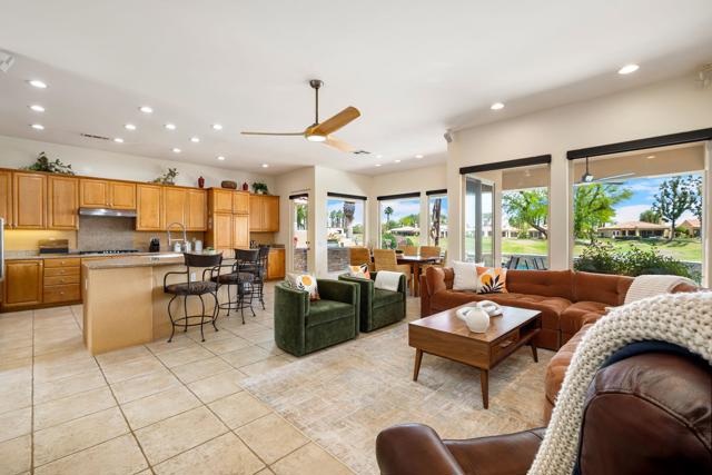 80305 Cedar, La Quinta CA: https://media.crmls.org/mediaz/e2df00b2-2ff8-42da-b476-afb8f52f4e1f.jpg