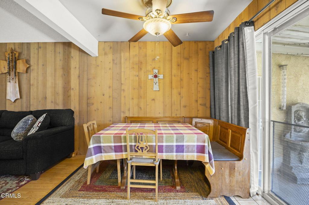https://media.crmls.org/mediaz/e2df2b73-da31-44fa-85a2-131e5e4ebce9.jpg?preset=X-Large