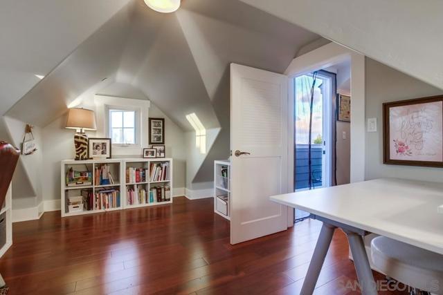 240 B Avenue, Coronado CA: https://media.crmls.org/mediaz/e2df2b7e-140c-4c5d-8812-c40197393d53.jpg