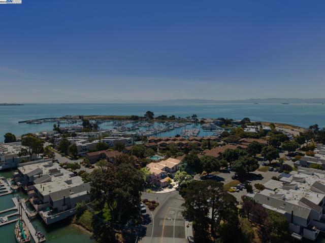 1230 Ballena Blvd, Alameda CA: https://media.crmls.org/mediaz/e2df4531-2eae-4b59-9e22-4adf62cdcce4.jpg