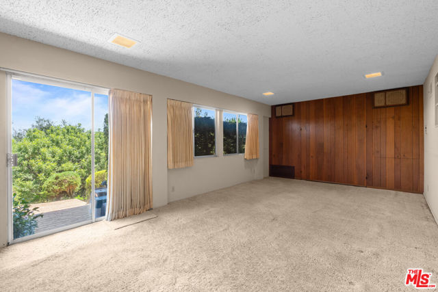 924 Stonehill Lane, Los Angeles CA: https://media.crmls.org/mediaz/e2df5e3e-5753-4feb-87d6-b918c1a46139.jpg