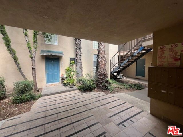 8567 Balboa Boulevard, Northridge CA: https://media.crmls.org/mediaz/e2dfb161-db4b-4d28-afcc-19925fdc7329.jpg