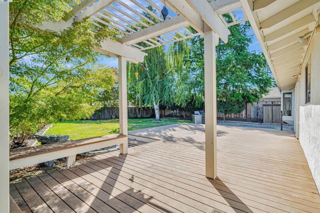 9694 Ashby way, San Ramon CA: https://media.crmls.org/mediaz/e2e020a2-cba0-45bf-a3f8-511acf6ffd53.jpg