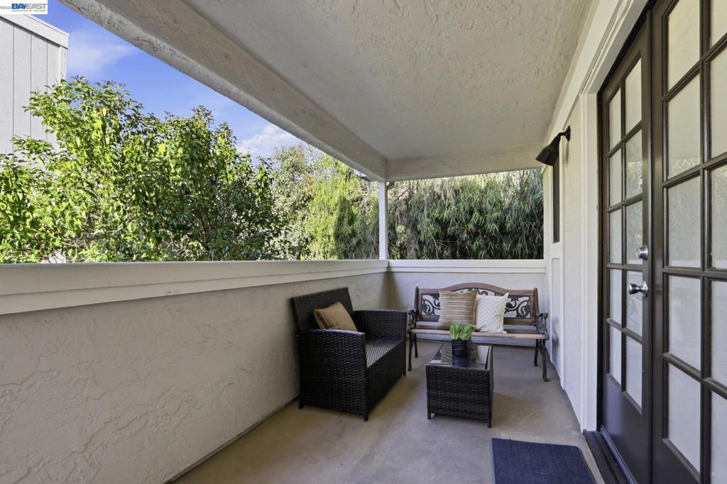 https://media.crmls.org/mediaz/e2e046af-7735-4126-8b33-2b518fdaee87.jpg?preset=X-Large