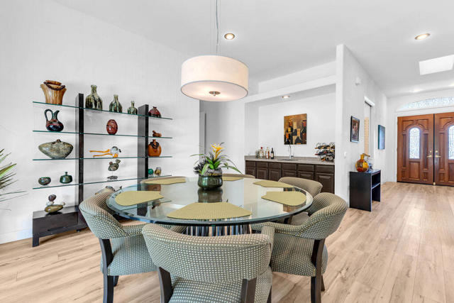 29 El Roble Court, Rancho Mirage CA: https://media.crmls.org/mediaz/e2e05f97-2d9e-490b-8efc-e2d84406d025.jpg